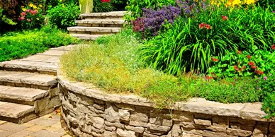 Retaining wall stairs pavers